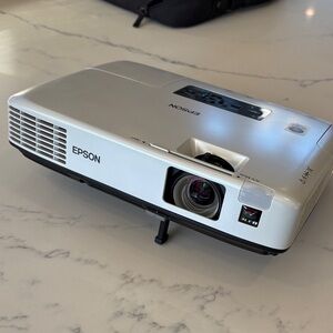 Epson Projector- PowerLite 1725